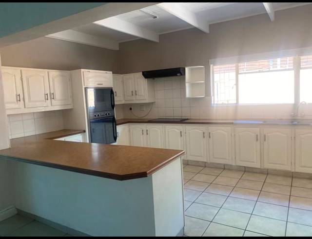 4 BEDROOM HOUSE FOR SALE IN CHROOM PARK